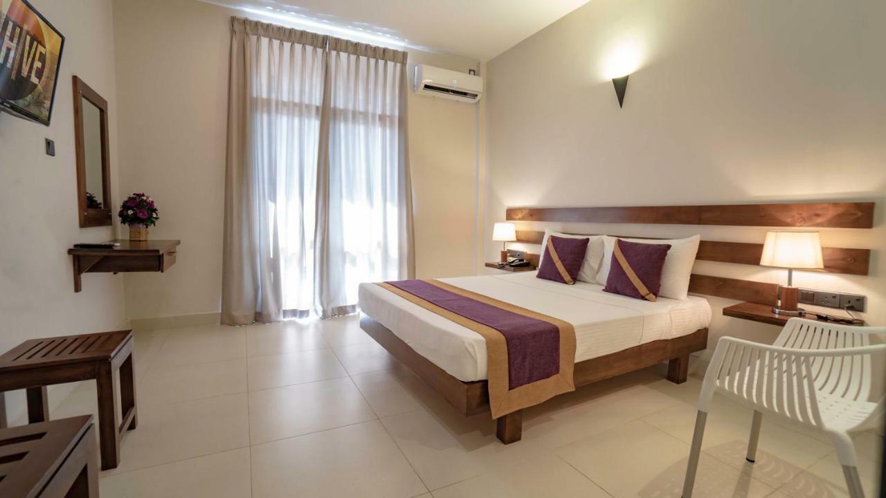 Hive 68 - Hotel And Resorts Negombo Exterior foto